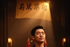 浓雾中的客轮甲板栏杆近景,远处航标灯只剩一团光晕